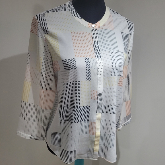 DKNYC Button Down Colorful Printed Blouse Size Medium White Black Orange - Picture 2 of 10